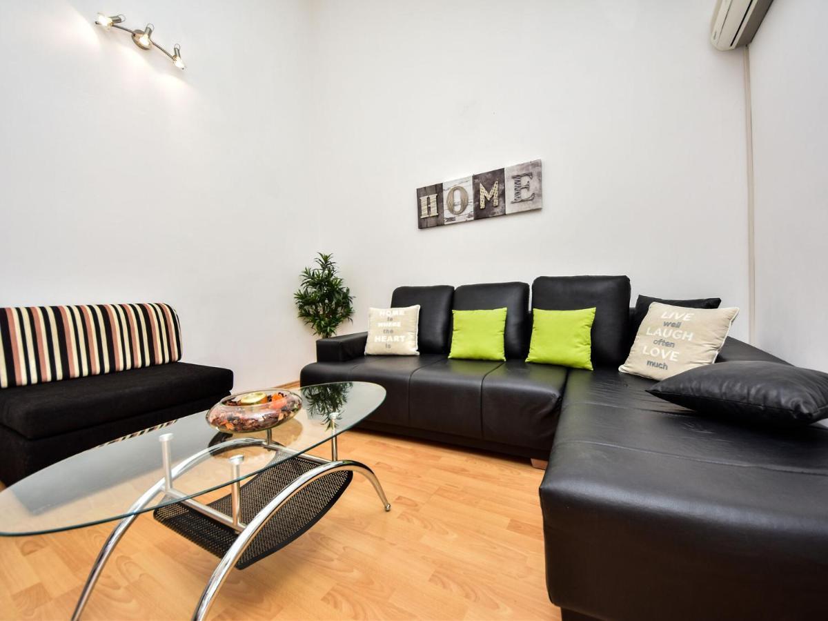 Cozy Holiday Home In Krusevo With Garden Экстерьер фото